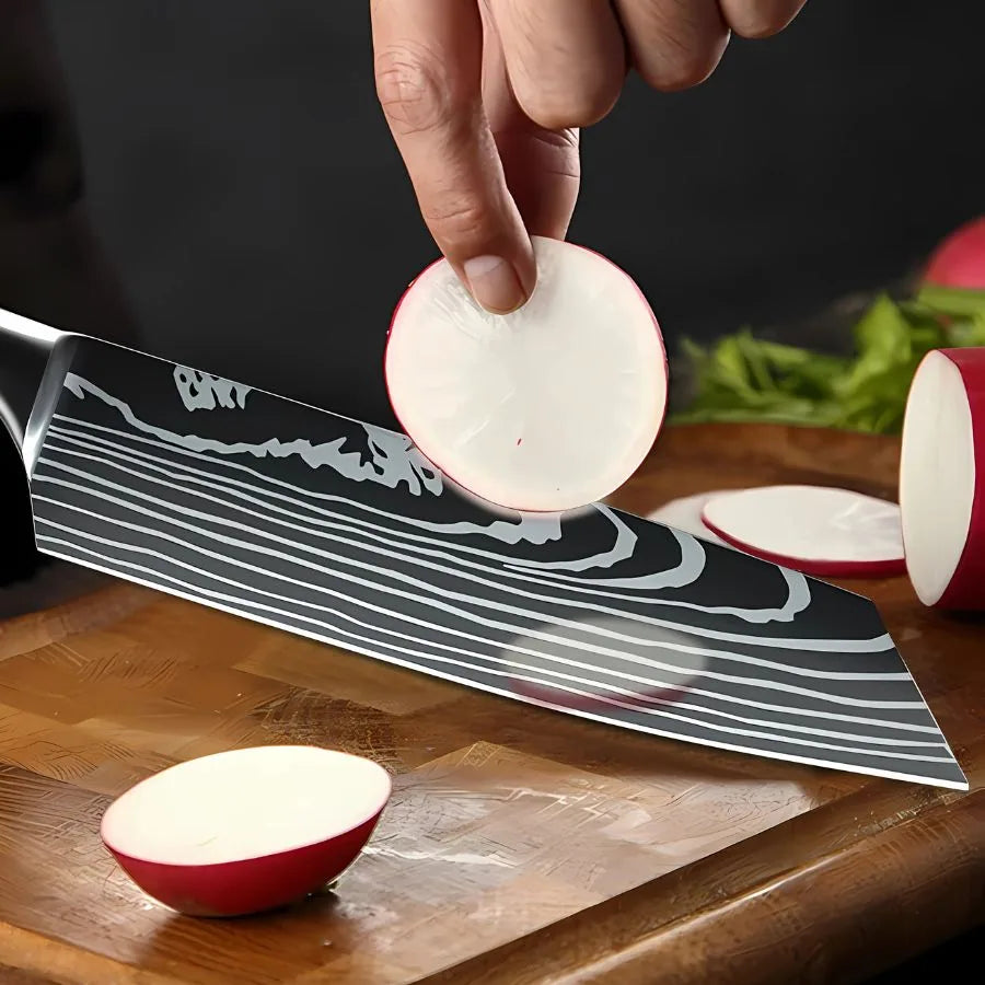 Clean, even radish slices cut with the Kiritsuke knife